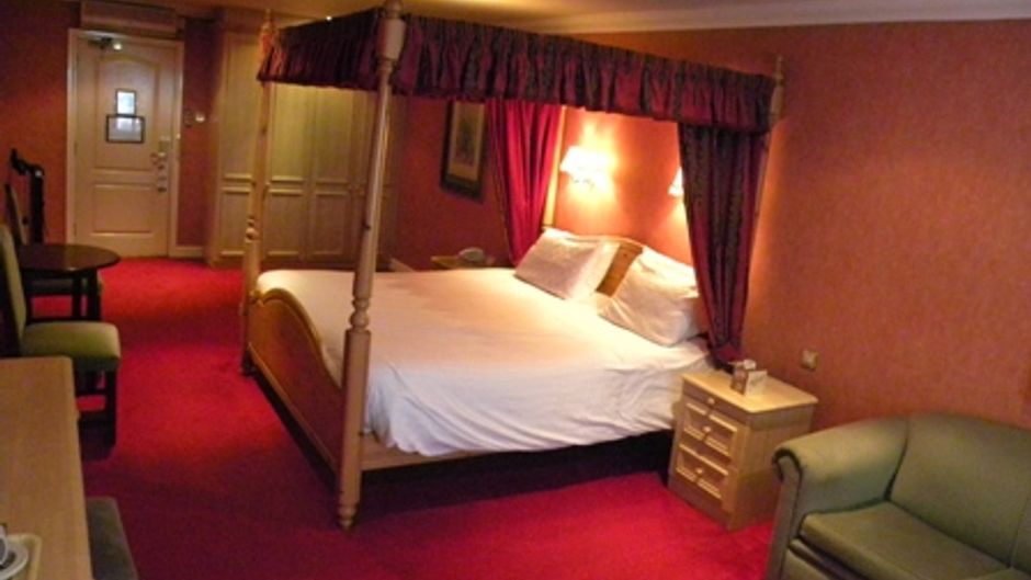 Consort Hotel Suite