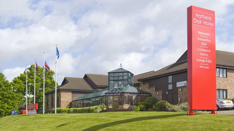 Mercure Hatfield Oak Hotel Exterior