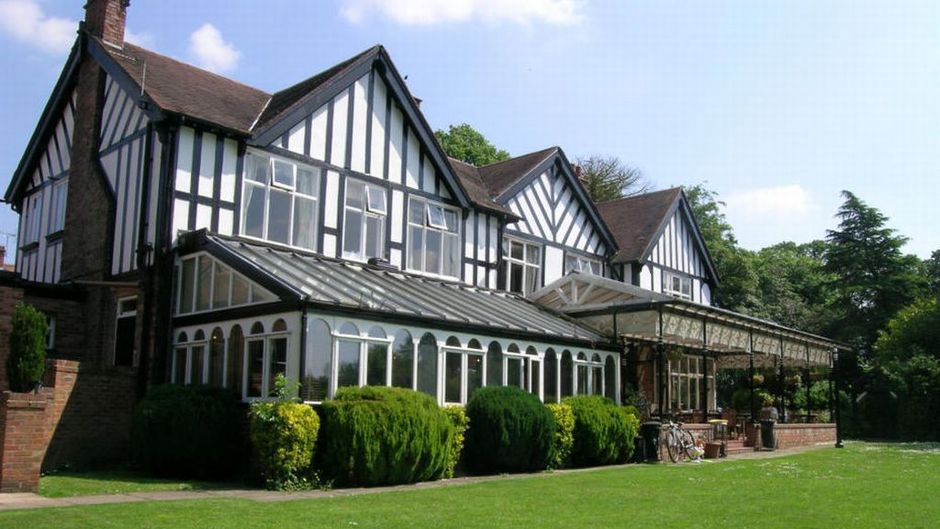 The Oaklands Hotel Exterior