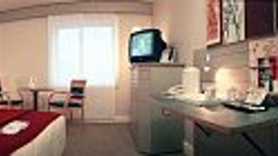 Mercure Paris La Defense Grande Arche Room