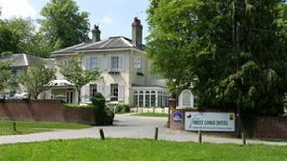 Forest Lodge Hotel Exterior