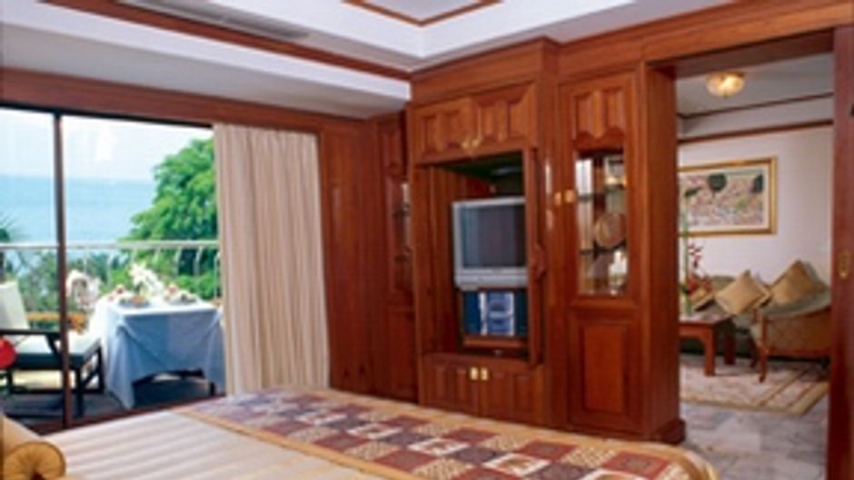 Royal Wing & Spa Suite