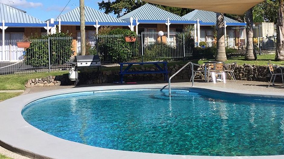 Cameron Thermal Motel Pool