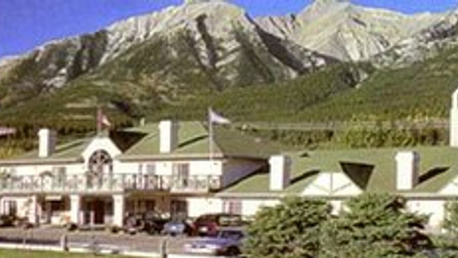 Northwinds Hotel Canmore Exterior