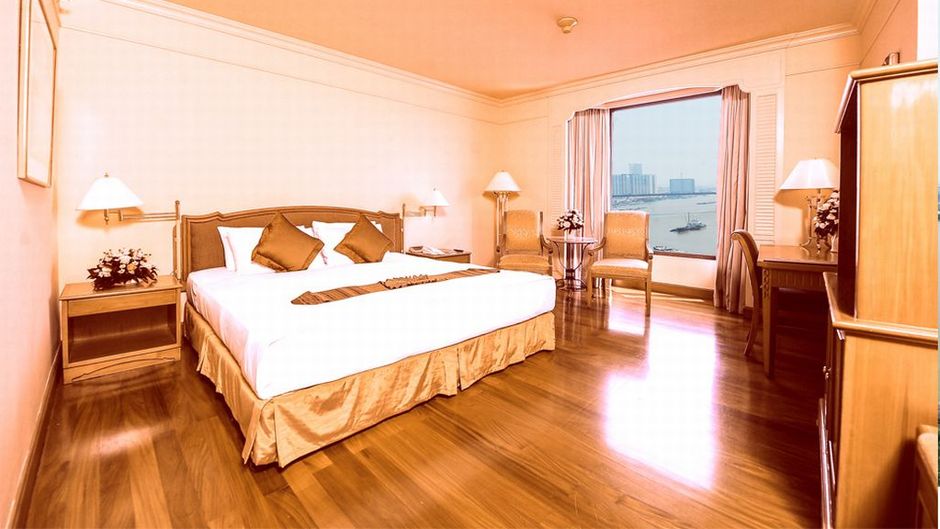 The Montien Riverside Hotel Room