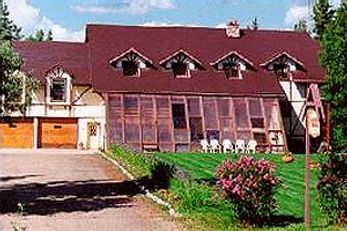 7 Gables Inn & Suites