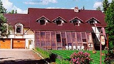 7 Gables Inn & Suites