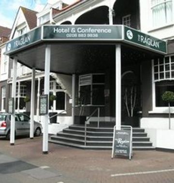 Raglan Hotel