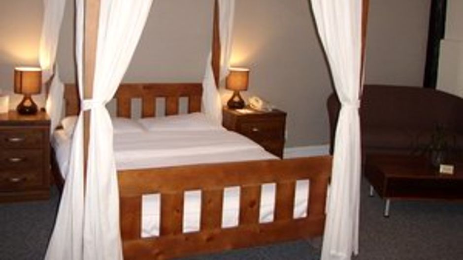 The George Hotel Room
