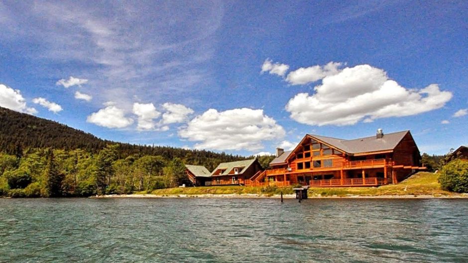 Chilko Lake Lodge Exterior