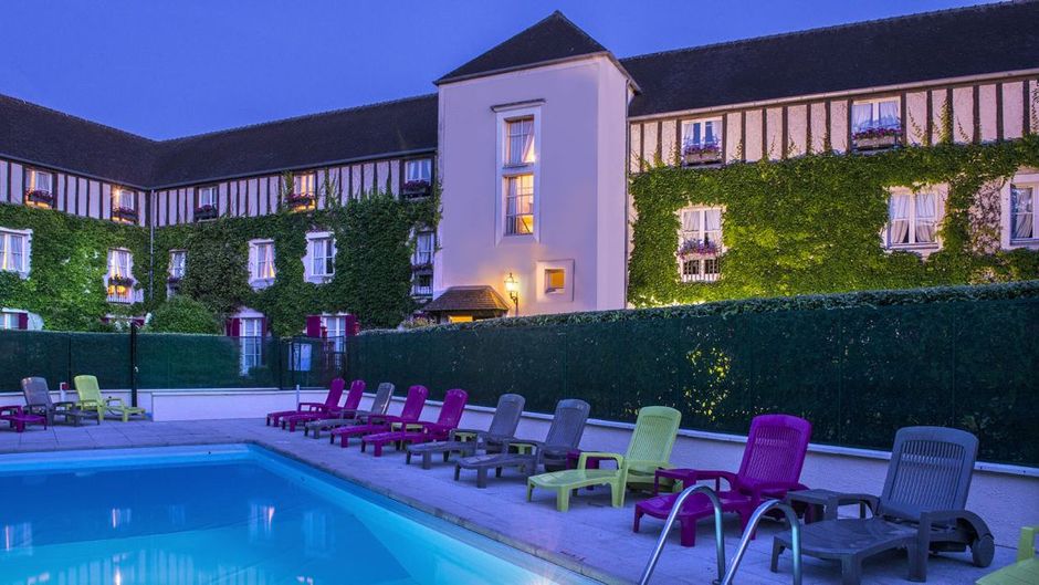 Le Manoir de Gressy Pool