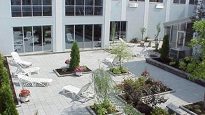 Le Dauphin Hotel et Suites