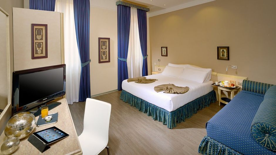 Hotel Metropolitan & Met's Apartment Room