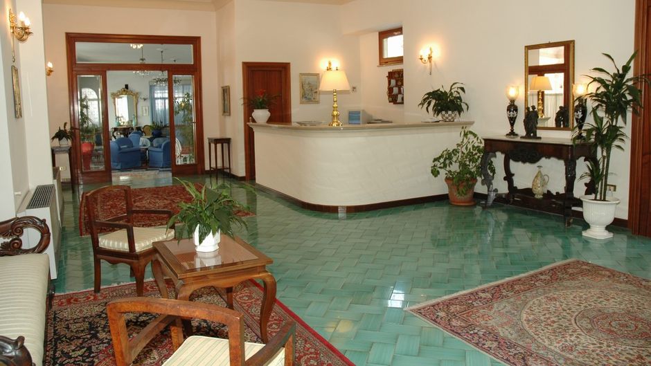 Belvedere Hotel Lobby