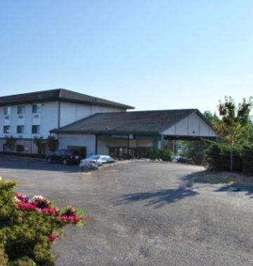 Lavissh Inn & Suites