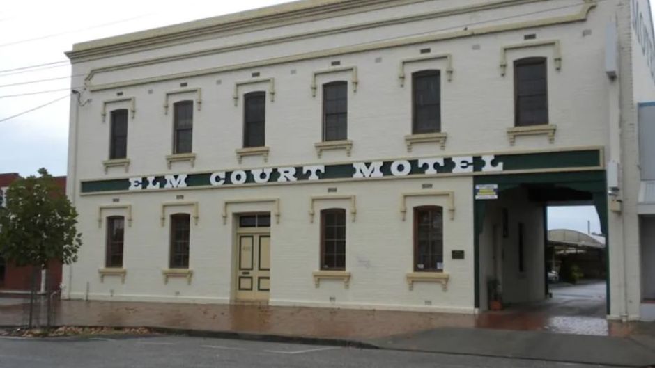 Elm Court Motel Exterior