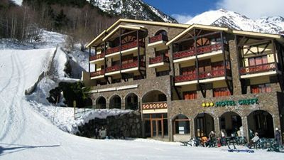 Hotel Crest