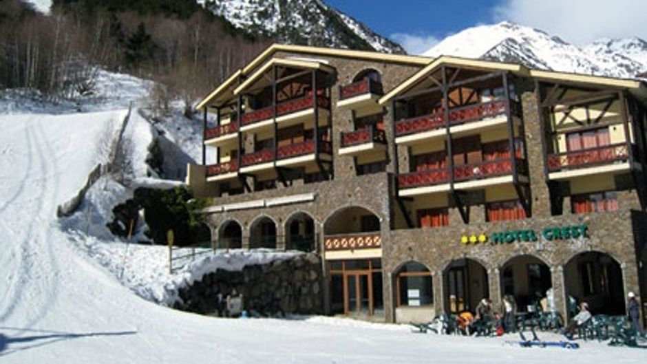 Hotel Crest Exterior
