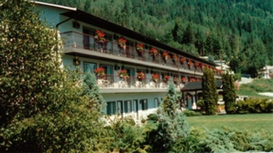 North Shore Inn Exterior