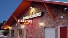 Hillcrest Inn & Suites