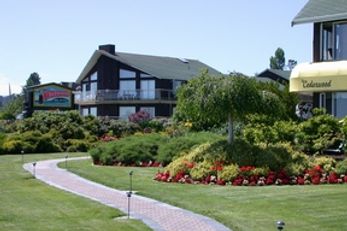 Cedarwood Inn & Suites