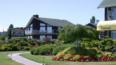 Cedarwood Inn & Suites
