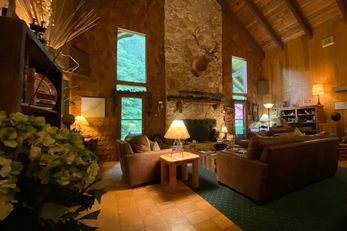 Manitou Lodge Bed & Breakfast