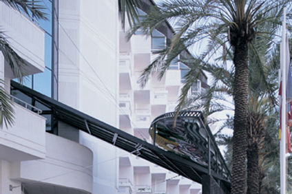 Elegance Hotel
