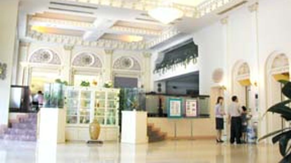 Lees Hotel Lobby
