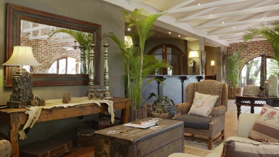 Shangri-La Country Hotel Lobby