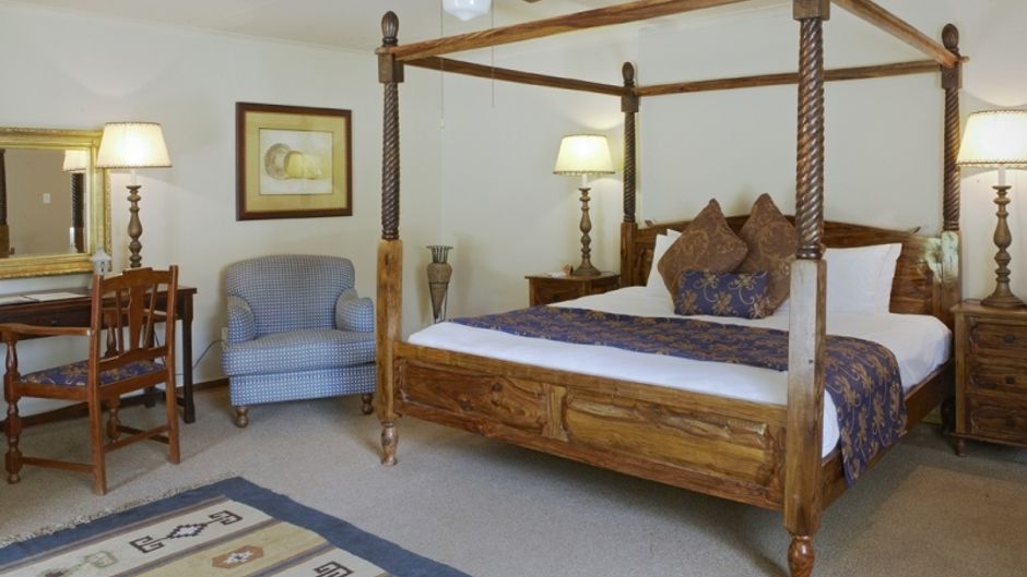 Shangri-La Country Hotel Suite