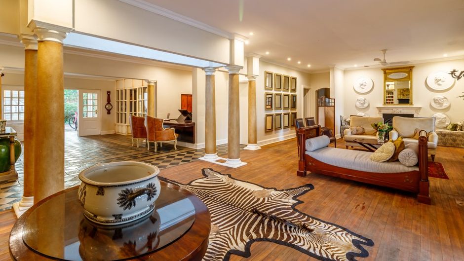 Blue Mountain Luxury Lodge Lobby