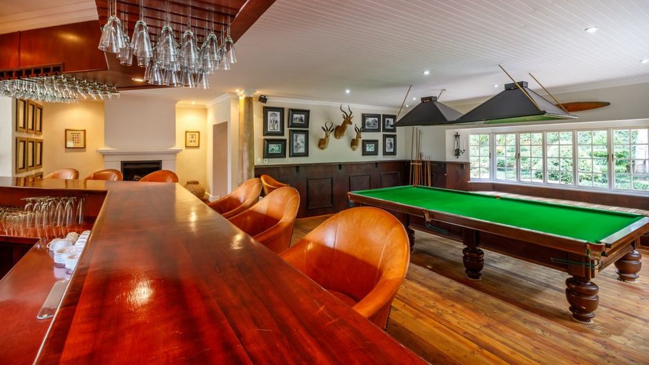 Blue Mountain Luxury Lodge Meeting