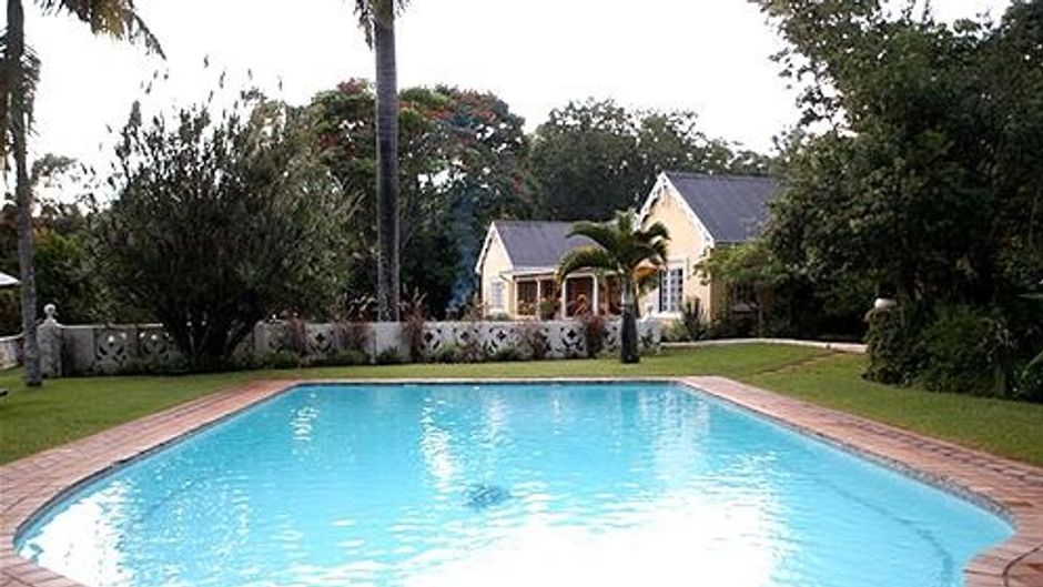 Blue Mountain Luxury Lodge Pool
