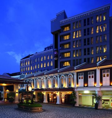 Village Hotel Albert Court