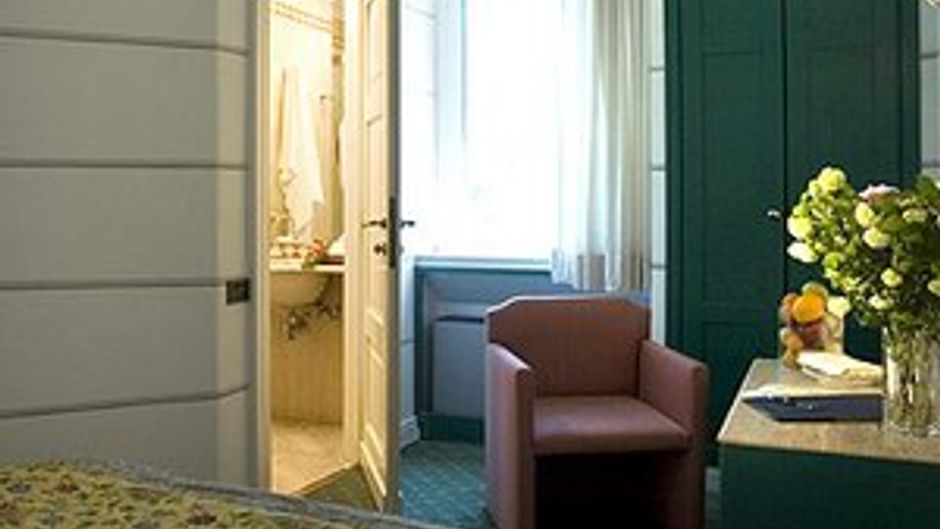 The Richmond Hotel Room