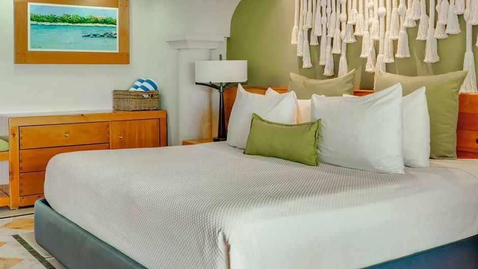 PA Beach Club & Hotel by GuruHotel Room
