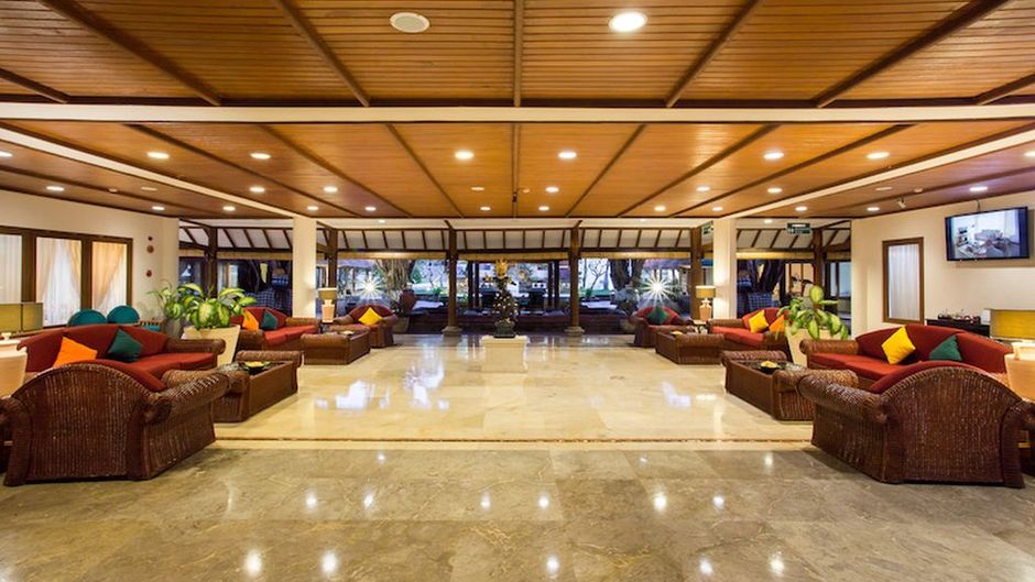 Plagoo Holiday Hotel Lobby