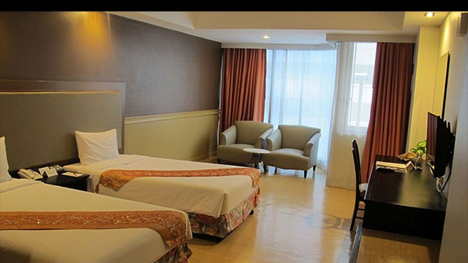 Tai-Pan Hotel Bangkok Room