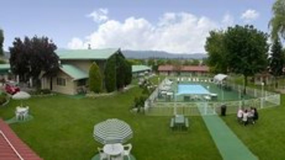Okanagan Seasons Resort Exterior
