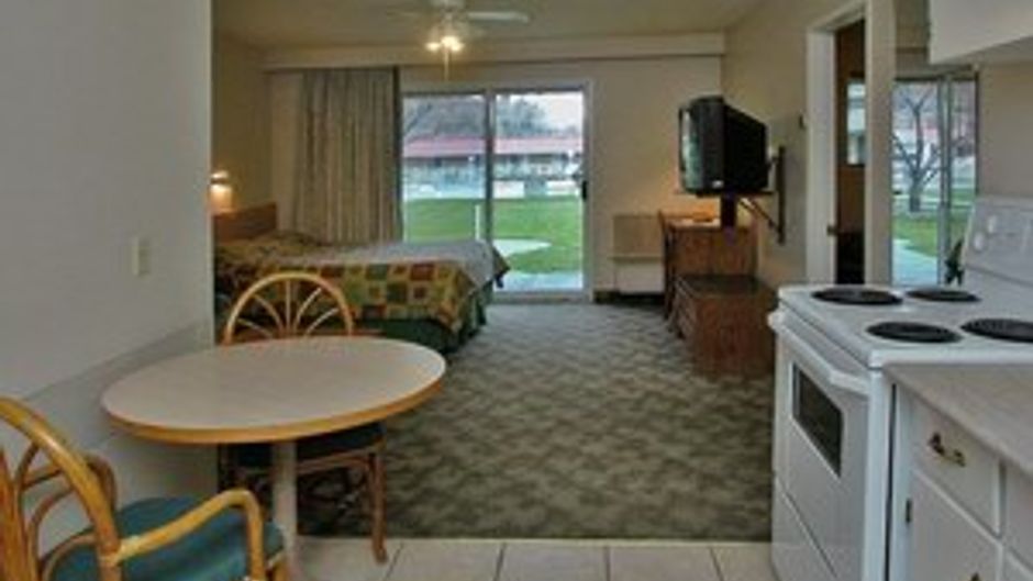 Okanagan Seasons Resort Suite