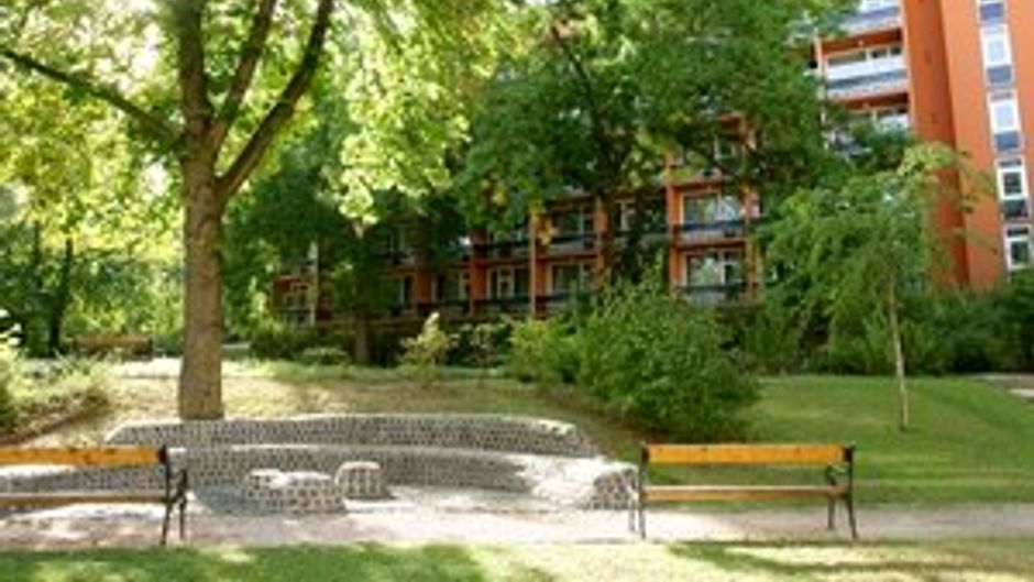 IBS Hotel Garden Exterior