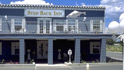 Step Back Inn