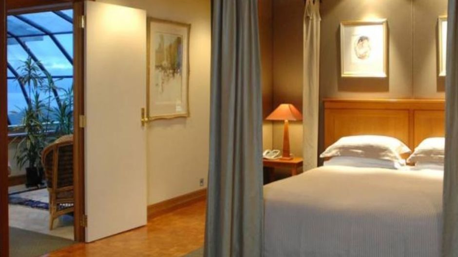 Lake Taupo Lodge Room