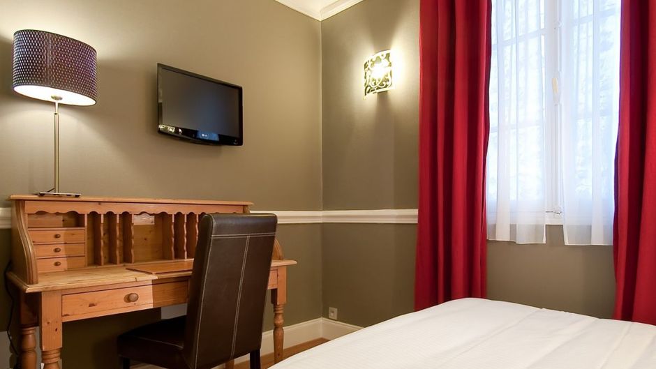 Hotel Claude Bernard Room