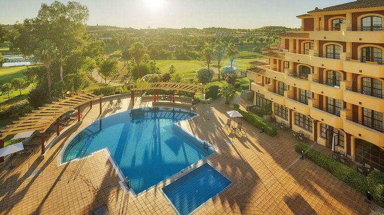 Hotel Ilunion Golf Badajoz Pool