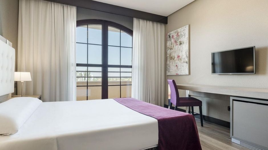 Hotel Ilunion Golf Badajoz Room