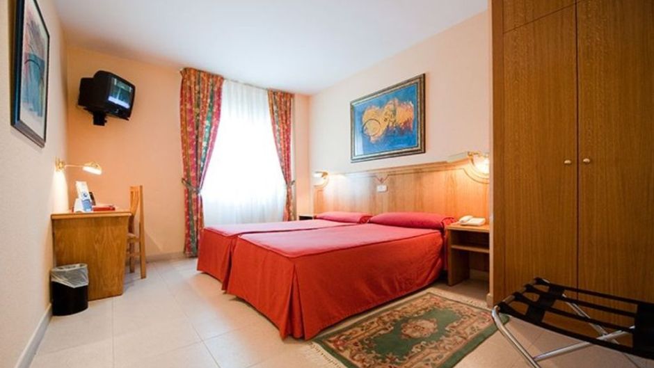 Rey Arturo Villagonzalo Room