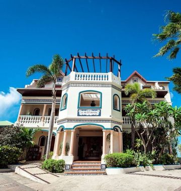 Le Petit Hotel
