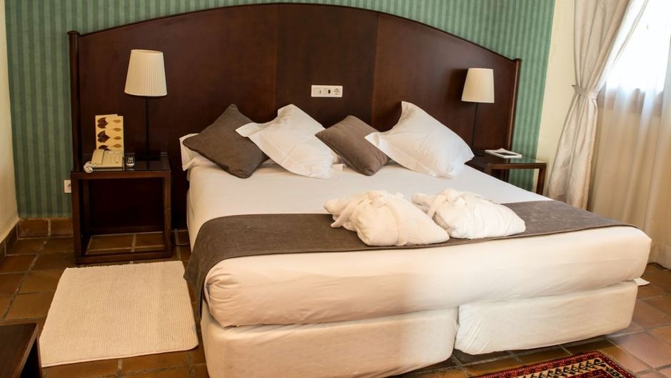 Hotel L'Estacio Room